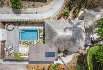 Le Bora Bora by Pearl Resorts has rooms with a private hot tub