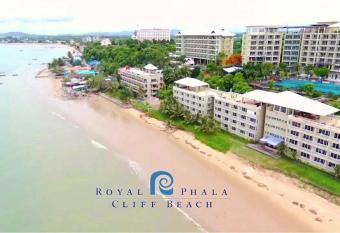 Royal Phala Cliff Beach Resort has Balcony rooms