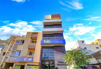 FabExpress Grand Raj allows 18 year olds to book a room