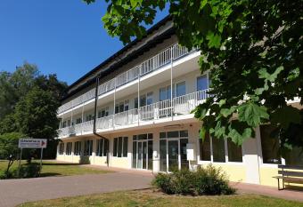 G  stehaus Ha  loch/Pfalz allows 18 year olds to book a room