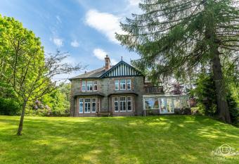 Foyers Bay Country House allows 18 year olds to book a room