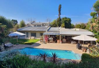 The Pepper Tree has Balcony rooms