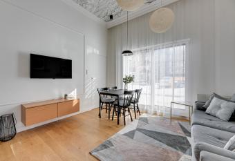 Downtown Apartments Chmielna Park - City Center & Parking allows 18 year olds to book a room