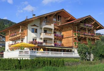 Landhotel Lechner has Balcony rooms