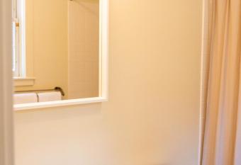 The Vesper Woodstock has rooms with a private hot tub