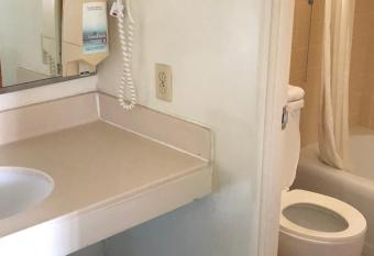 Seaway Motel has Balcony rooms