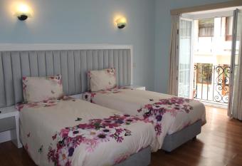 Grande Oceano Guest House has Balcony rooms