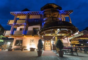 Hotel Arisch has Balcony rooms