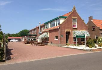 Hotel-Pension Ouddorp allows 18 year olds to book a room