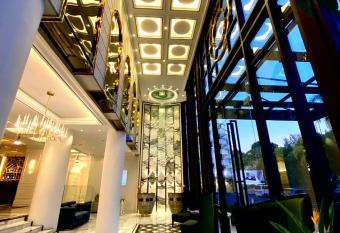 Grand Eska Hotel & Suites Batam has Balcony rooms