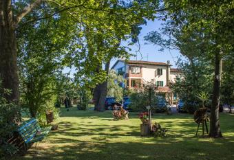 B&B Da Pio allows 18 year olds to book a room