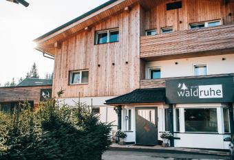 Die Waldruhe has Balcony rooms