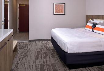 La Casa Modesto, Ascend Hotel Collection has rooms with a private hot tub