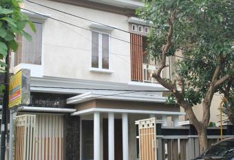 Topkapi Homestay has Balcony rooms