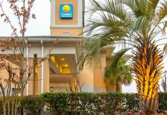 Comfort Inn and Suites Airport Convention Center allows 18 year olds to book a room