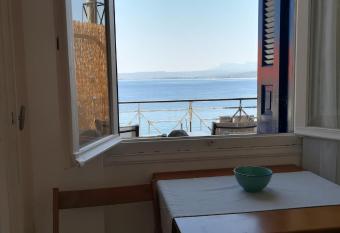 Ta Adelfia has Balcony rooms