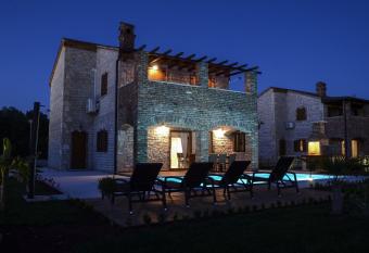 Villa Harmony in Paradise has Balcony rooms