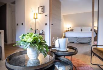 Relais et Ch  teaux Le Chambard has rooms with a private hot tub