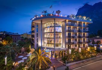 Hotel Kristal Palace - Tonelli Hotels - Adult Friendly has Balcony rooms