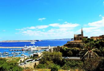 Seaview Luxury Penthouse has Balcony rooms