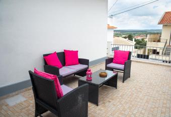 Alojamento das Fontes has Balcony rooms