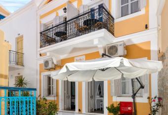 Marika s Deluxe Rooms has Balcony rooms