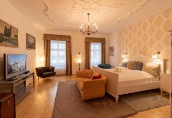 Lovely Flat in a Lovely City allows 18 year olds to book a room