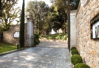 R  sidence H  teli  re Les Mas du Grand Vallon allows 18 year olds to book a room