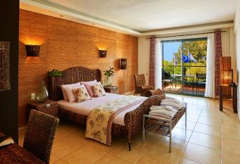 Ilio Mare Hotel allows 18 year olds to book a room