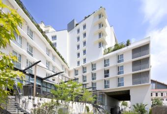 Holiday Inn Express Marseille Saint Charles, an IHG Hotel allows 18 year olds to book a room