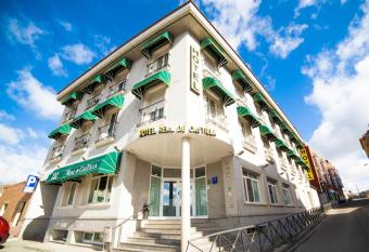 Hotel Real de Castilla has rooms with a private hot tub