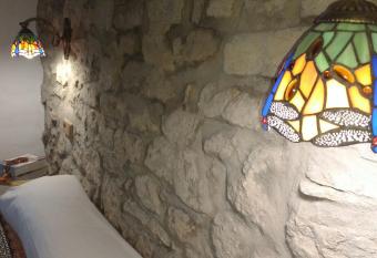 LA MIRILLA SUITES 3 allows 18 year olds to book a room