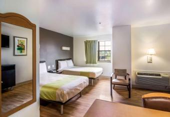 OYO Townhouse Beaumont Medical Center Area has Smoking rooms