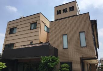 Yukikan allows 18 year olds to book a room