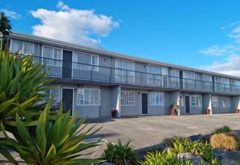 Chevron Motel has Balcony rooms