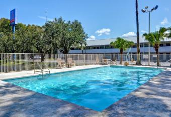 Studio 6 Jacksonville - Baymeadows has Smoking rooms