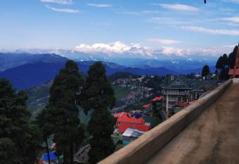 Darjeeling Heights Homestay has Balcony rooms