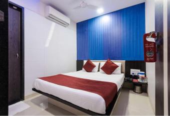 Hotel Golden Sagar has Smoking rooms