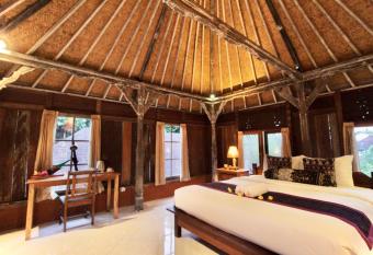 Umah Nik Kepitu allows 18 year olds to book a room