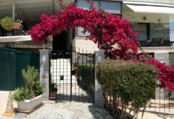 Villa George - Family Holidays has Balcony rooms