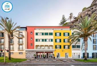 Enotel Sunset Bay has Balcony rooms