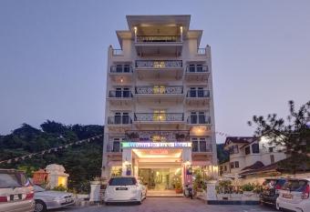 Arenaa Deluxe Hotel has Balcony rooms