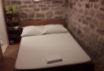 room Ami allows 18 year olds to book a room