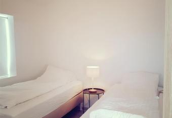 Hellat  n Guest House! has rooms with a private hot tub