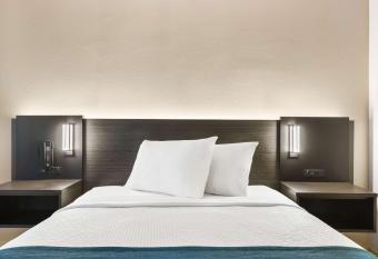 Studio 6-Mountlake Terrace, Wa - Seattle allows 18 year olds to book a room