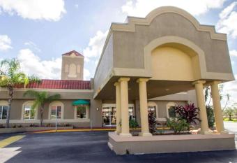 Quality Inn Kennedy Space Center has Smoking rooms