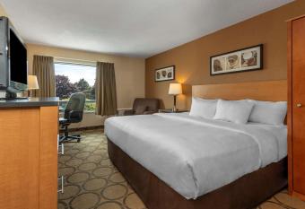 Comfort Inn Parry Sound allows 18 year olds to book a room