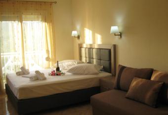 Studios Venetia has Balcony rooms