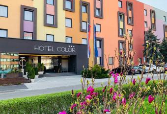 Hotel Color allows 18 year olds to book a room