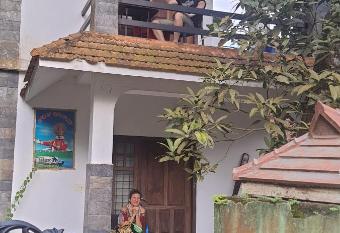 ABRU S HOLIDAYS has Balcony rooms